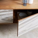 TV stolík Kleo 200 cm prírodná akácia 4 dvierka podstavec v tvare V nerezová oceľ - Image 5