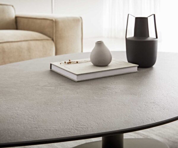 Konferenčný stolík Vibana 140x80 cm keramika Aspetto Concreto betónová podstava titanový efektový povrch - Image 7
