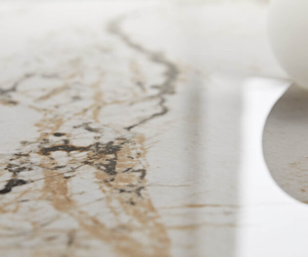 Jedálenský stôl Edge keramika Minas Melange bielo-béžová 300x100 Spider plochý nerezový oceľový rám - Image 4