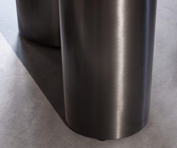 Jedálenský stôl Edge 300x100 keramická doska Laminam? Emperador Extra Lucidato tmavohnedá Pilier nerezová oceľ grafitová - Image 6