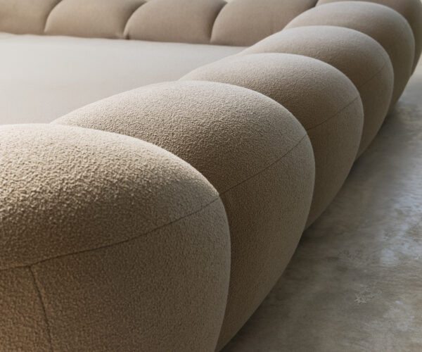 Čalúnená posteľ Perlla 180x200 cm z bouclé látky v taupe farbe - Image 6