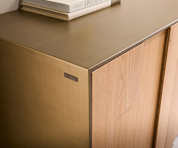 Komoda Taka 200 cm metalická zlatá, 4 dvere, akrylové nohy - Image 4