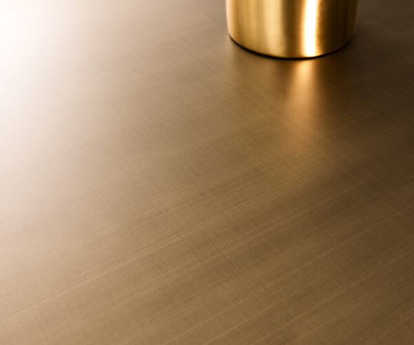 Komoda Taka 200 cm metalická zlatá, 4 dvere, akrylové nohy - Image 3